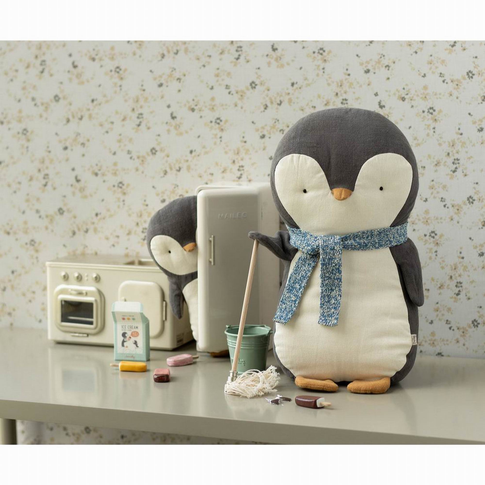 maileg-penguin-medium-play-toy-baby-nursery-mail-16490900-02