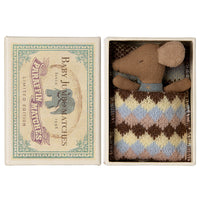 maileg-sleepy-wakey-baby-mouse-in-matchbox-blue-mail-17400100
