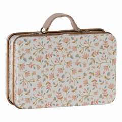 maileg-small-suitcase-merie-clothing-wear-fashion-accessories-mail-19360400-01