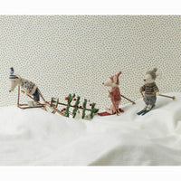 maileg-winter-mouse-with-ski-set-dad-blue-play-toy-mail-17430500-04