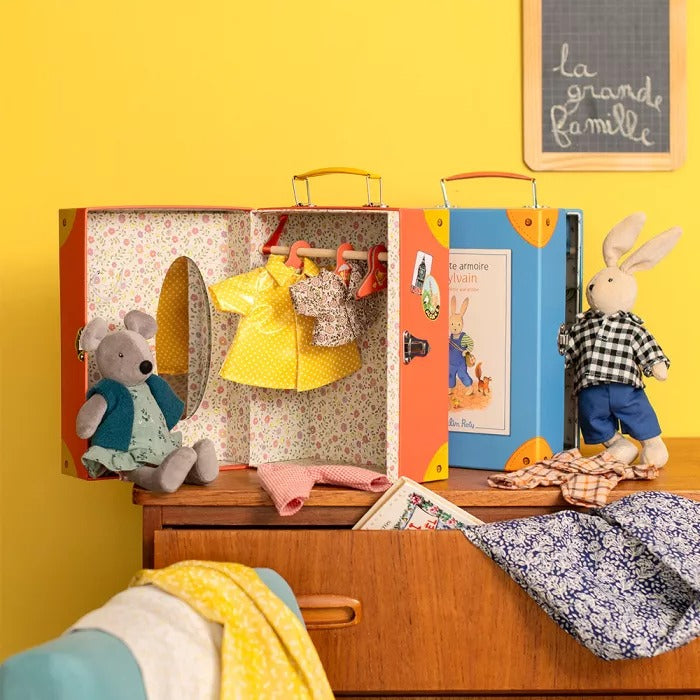 moulin-roty-la-grande-famille-little-wardrobe-suitcase-nini-moul-632407