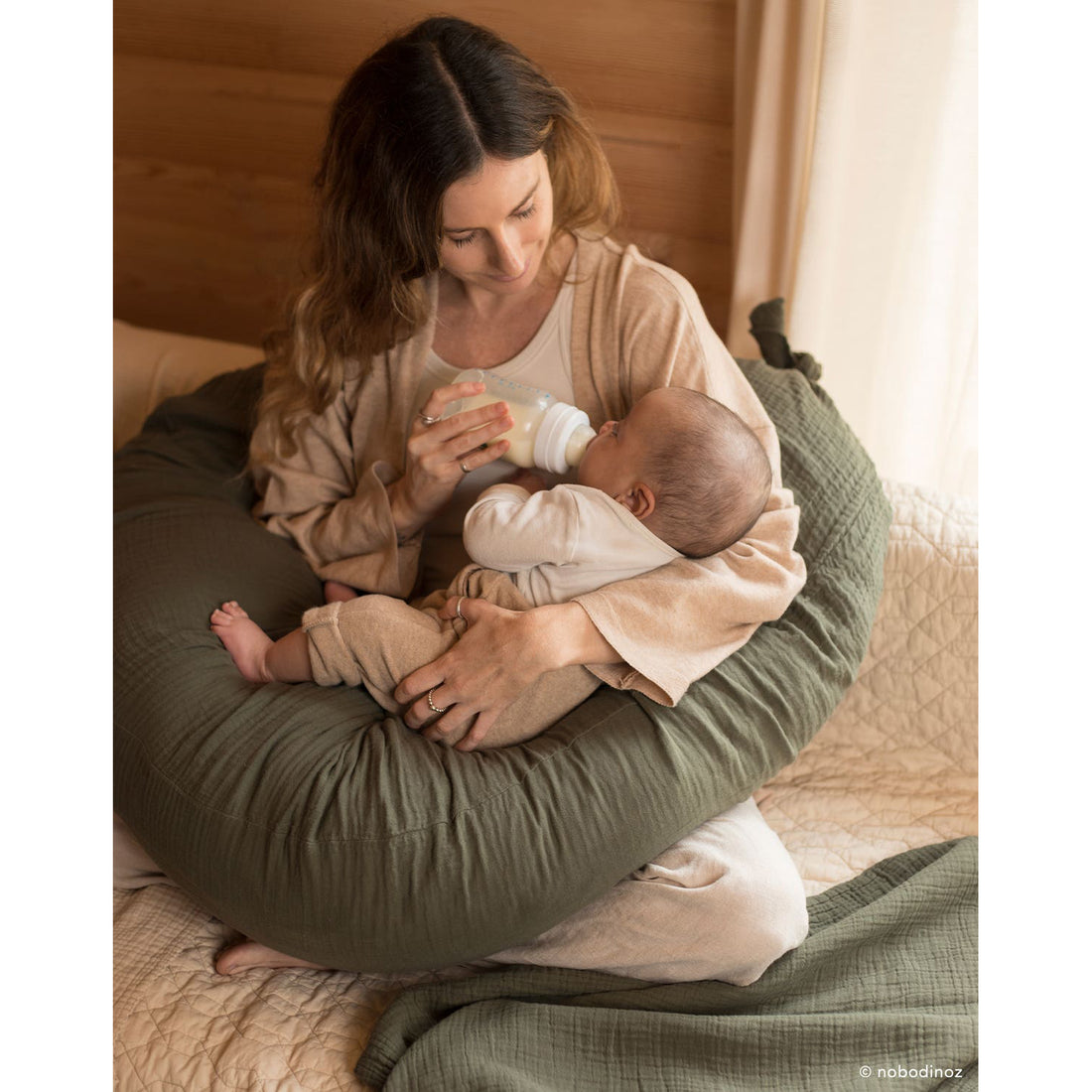 nobodinoz-wabi-sabi-maternity-pillow-vetiver-nobo-4927903