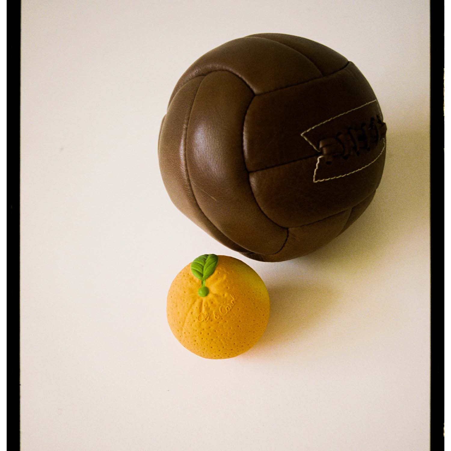 oli-carol-orange-ball-baby-nursery-OLIC-L-BALL-ORANGE