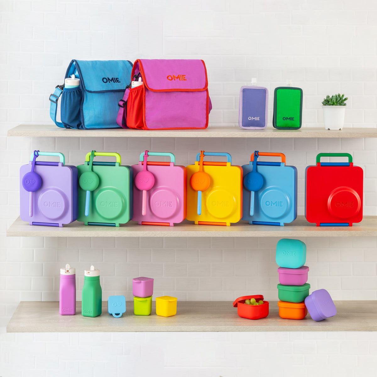omiebox with accessories.jpg__PID:4c9410dc-d37d-4335-a7be-6e4ae7567dc6
