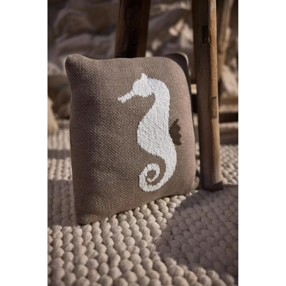 quax-knitted-cushion-30x30-cm-seahorse-quax-04kcu30-shr