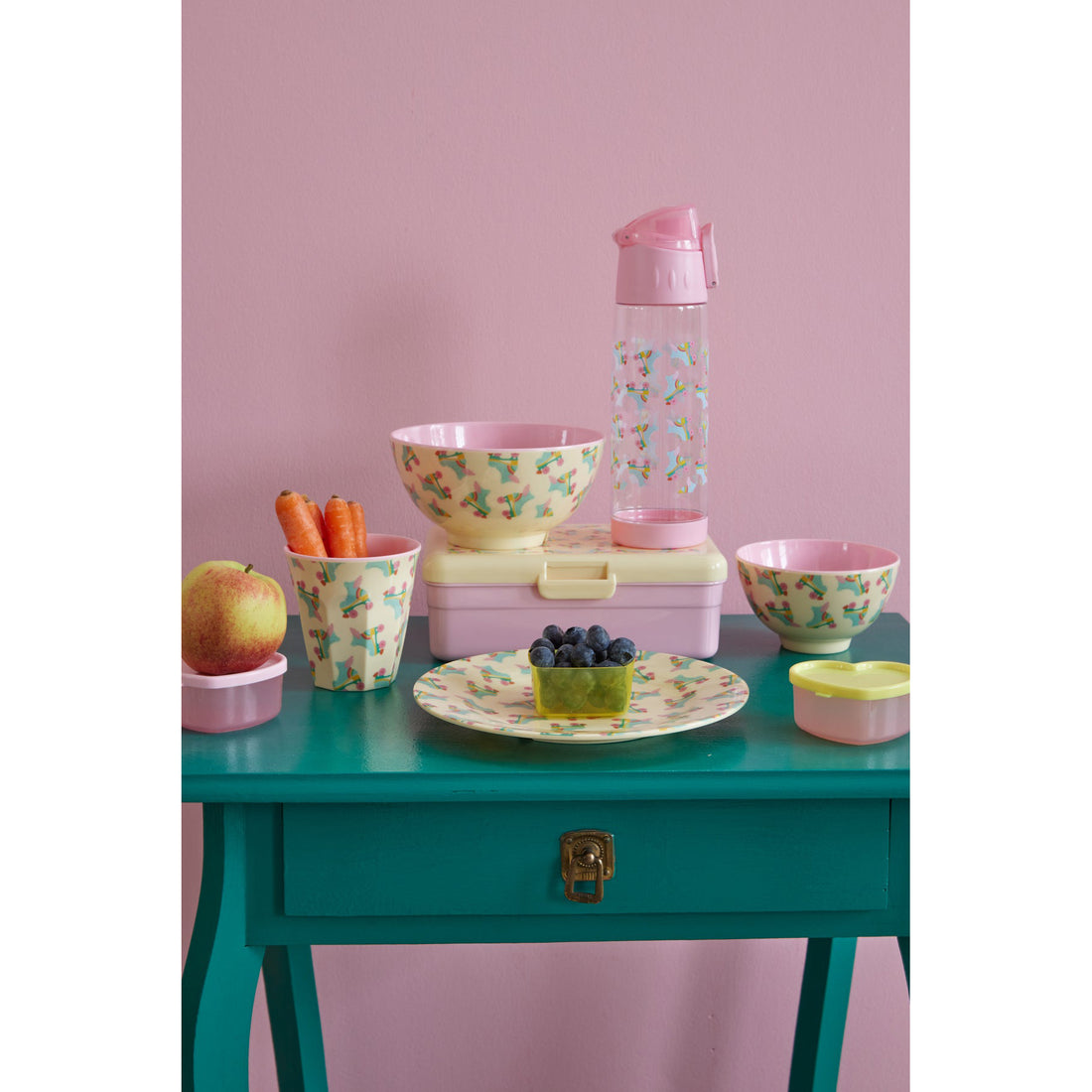 rice-dk-melamine-cup-with-roller-skate-print-two-tone-medium-rice-melcu-roll