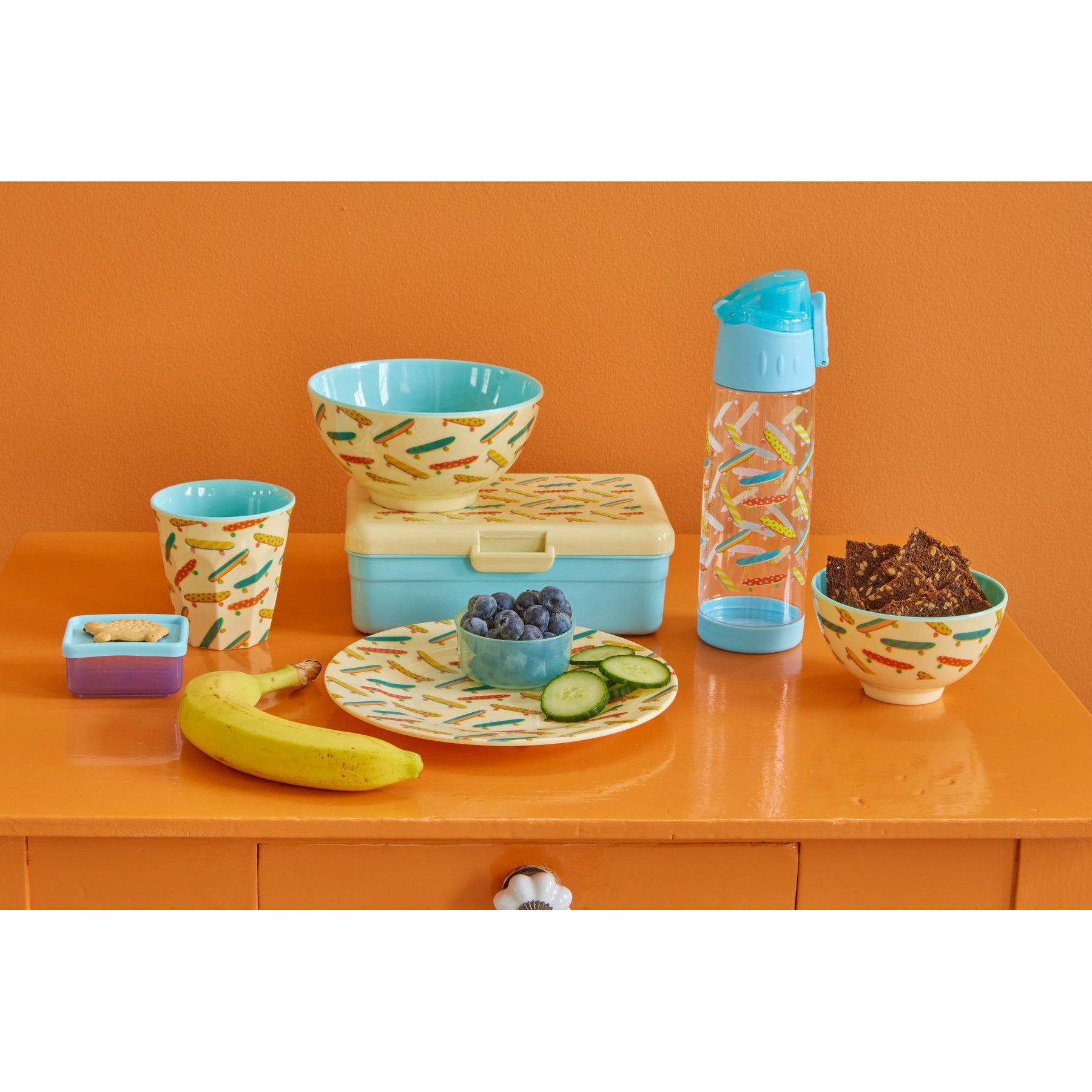 rice-dk-melamine-kids-side-plate-with-skateboard-print-rice-mespl-skate