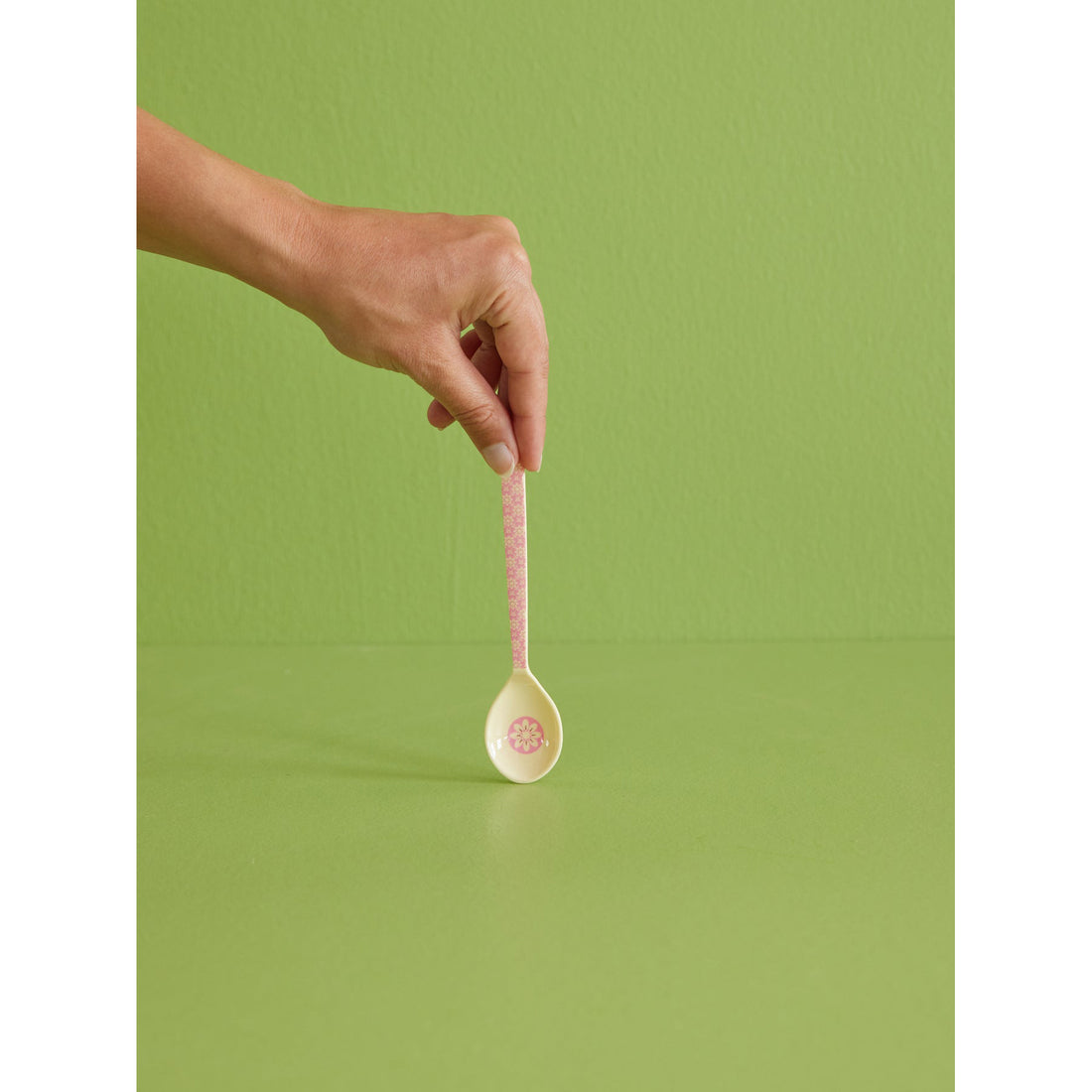 rice-dk-melamine-teaspoon-with-graphic-flower-print-rice-melsp-saw23xcpgraf