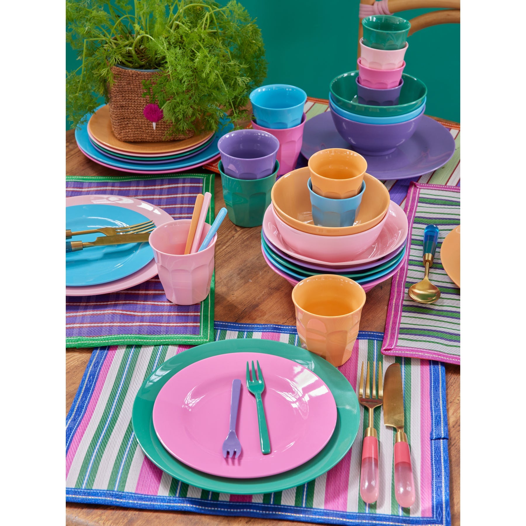 rice-dk-recycled-placemat-with-green-and-pink-stripes-rice-plmat-edgeb