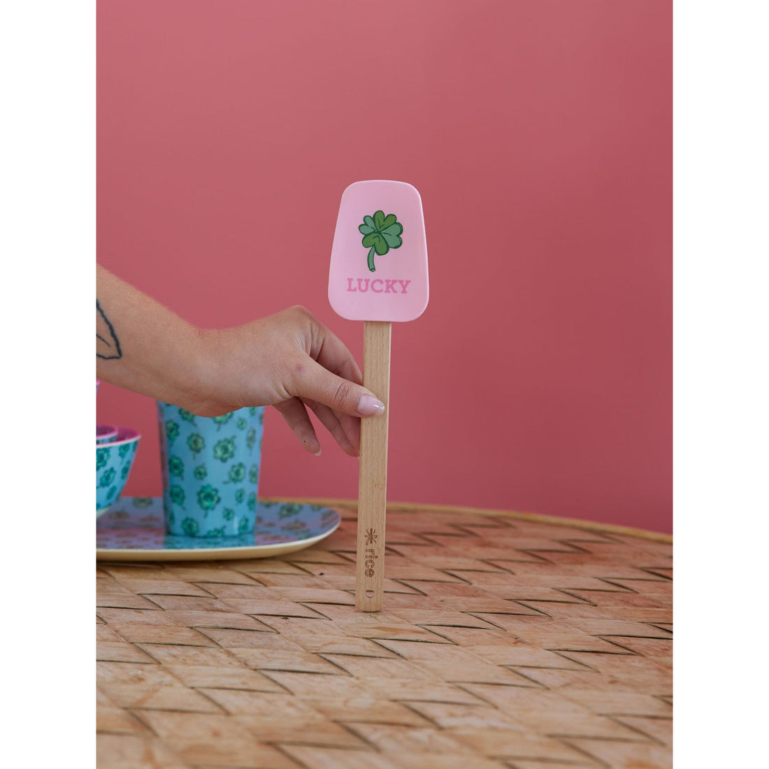 rice-dk-wood-scraper-soft-pink-good-luck-print-rice-kispa-ss24xcgolu