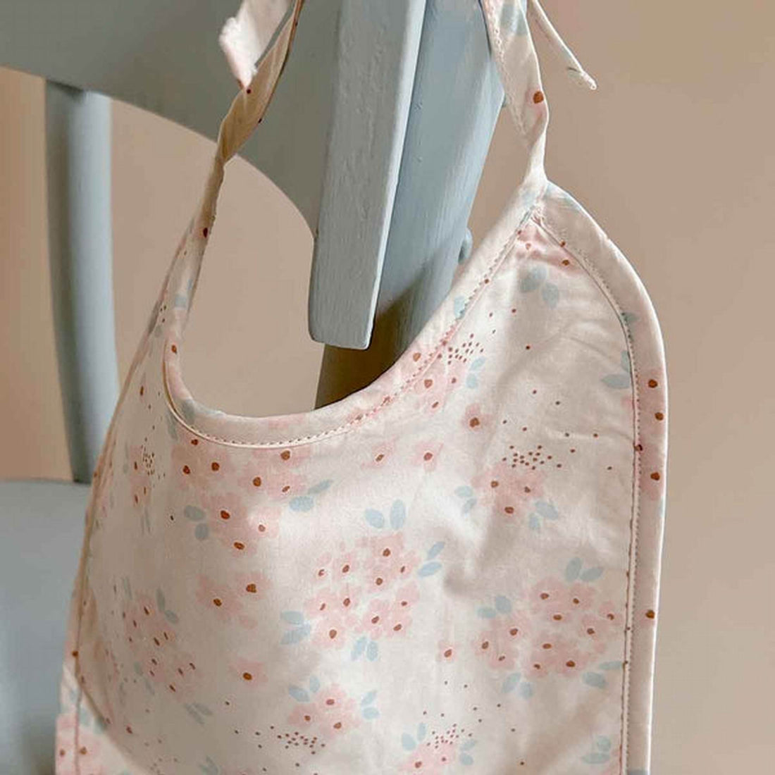rose-in-april-anna-printed-bib-print-may-baby-nursery-ria-art000001233-02