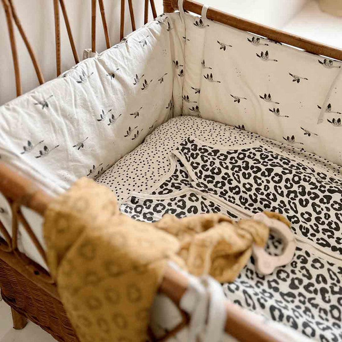rose-in-april-crib-bumper-print-goose-natural-baby-nursery-home-decor-ria-art000001130-05
