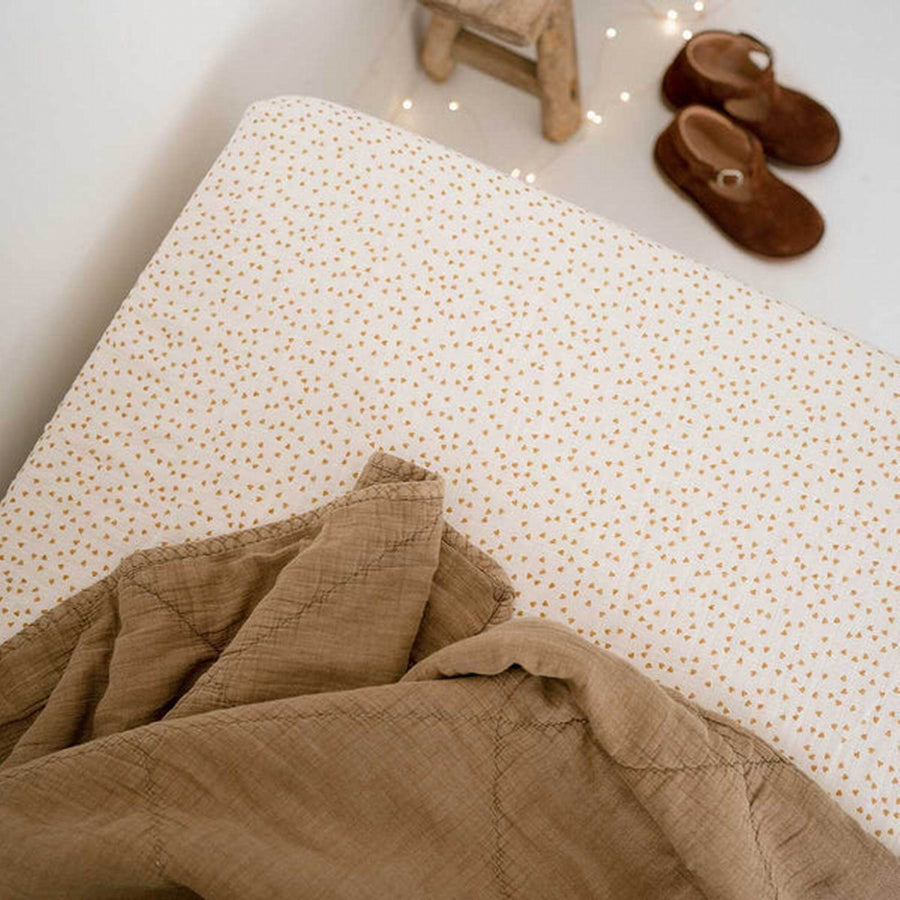 rose-in-april-fitted-sheet-print-mini-heart-cru-mustard-baby-nursery-ria-art000000775-02