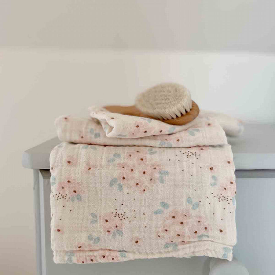 rose-in-april-swaddle-print-may-baby-nursery-clothing-wear-fashion-accessories-ria-art000001245-03
