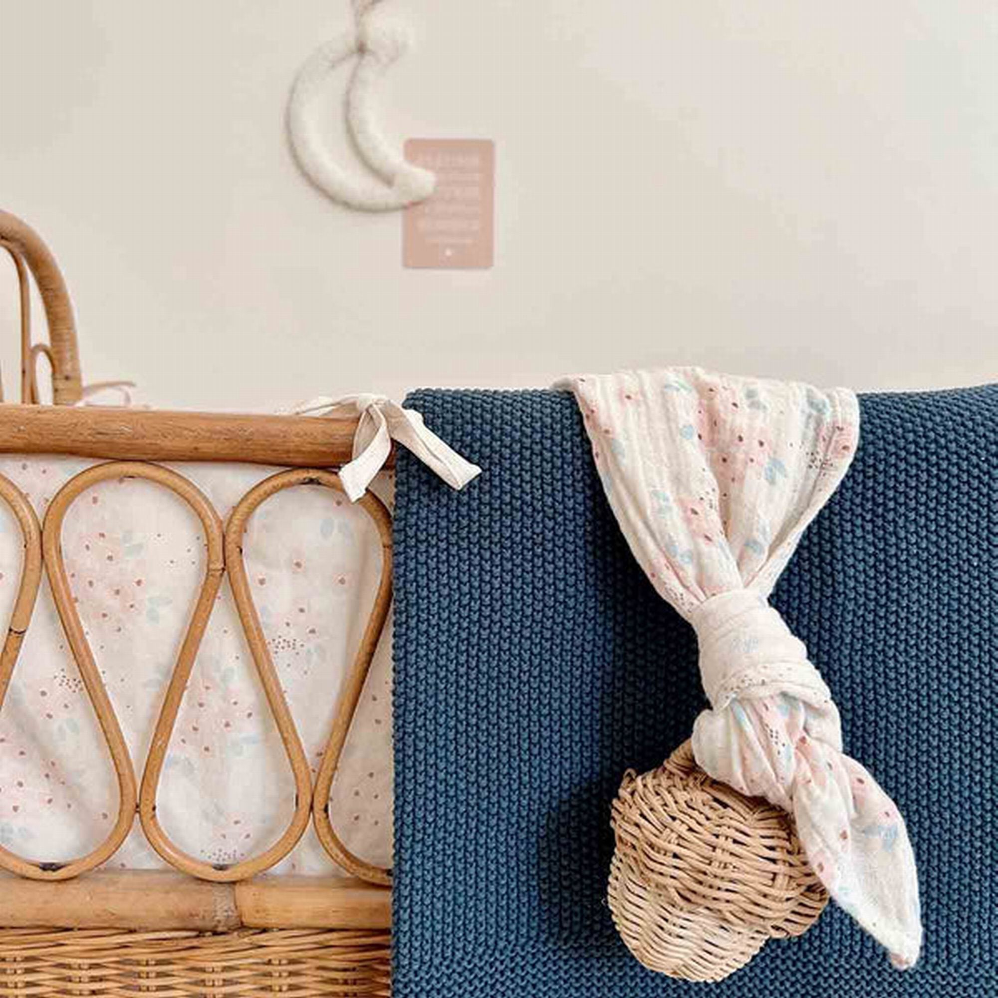 rose-in-april-swaddle-print-may-baby-nursery-clothing-wear-fashion-accessories-ria-art000001245-04