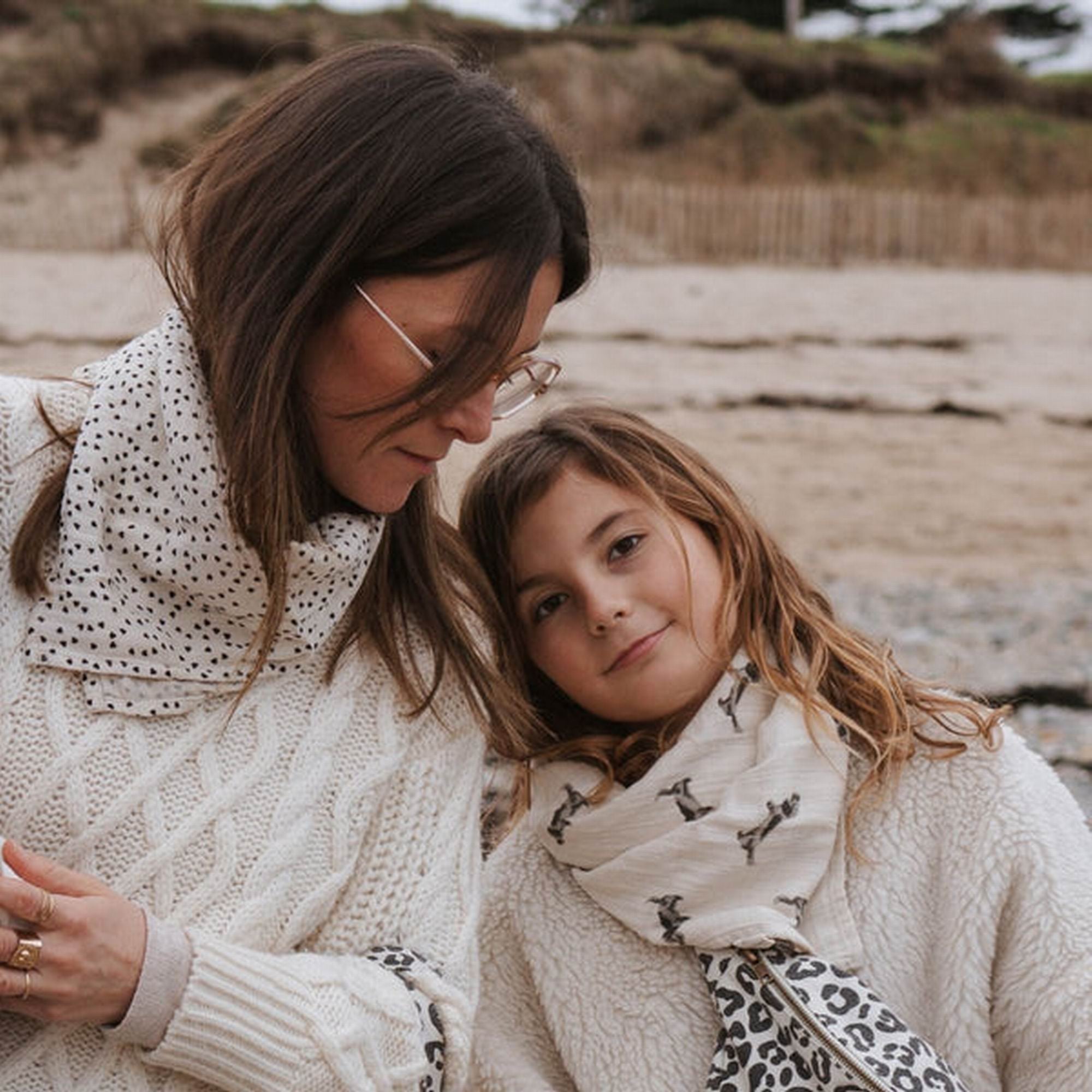 rose-in-april-swaddle-print-teckel-natural-baby-nursery-clothing-wear-fashion-accessories-ria-art000001034-02