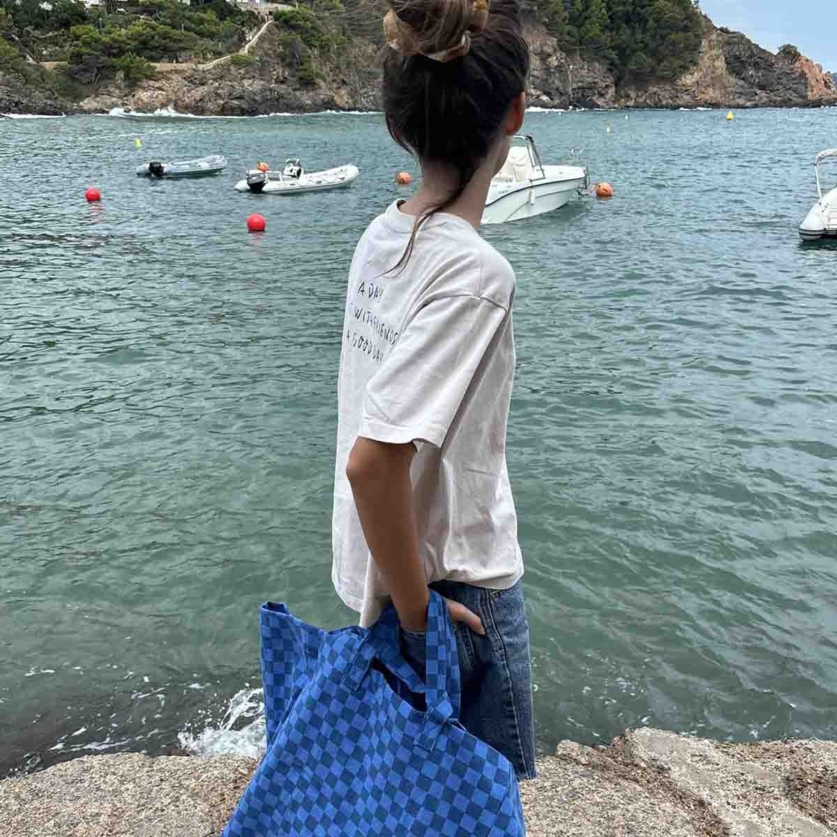 rose-in-april-tote-bag-elisa-checkerboard-greek-blue-navy-blue-ria-art000001383