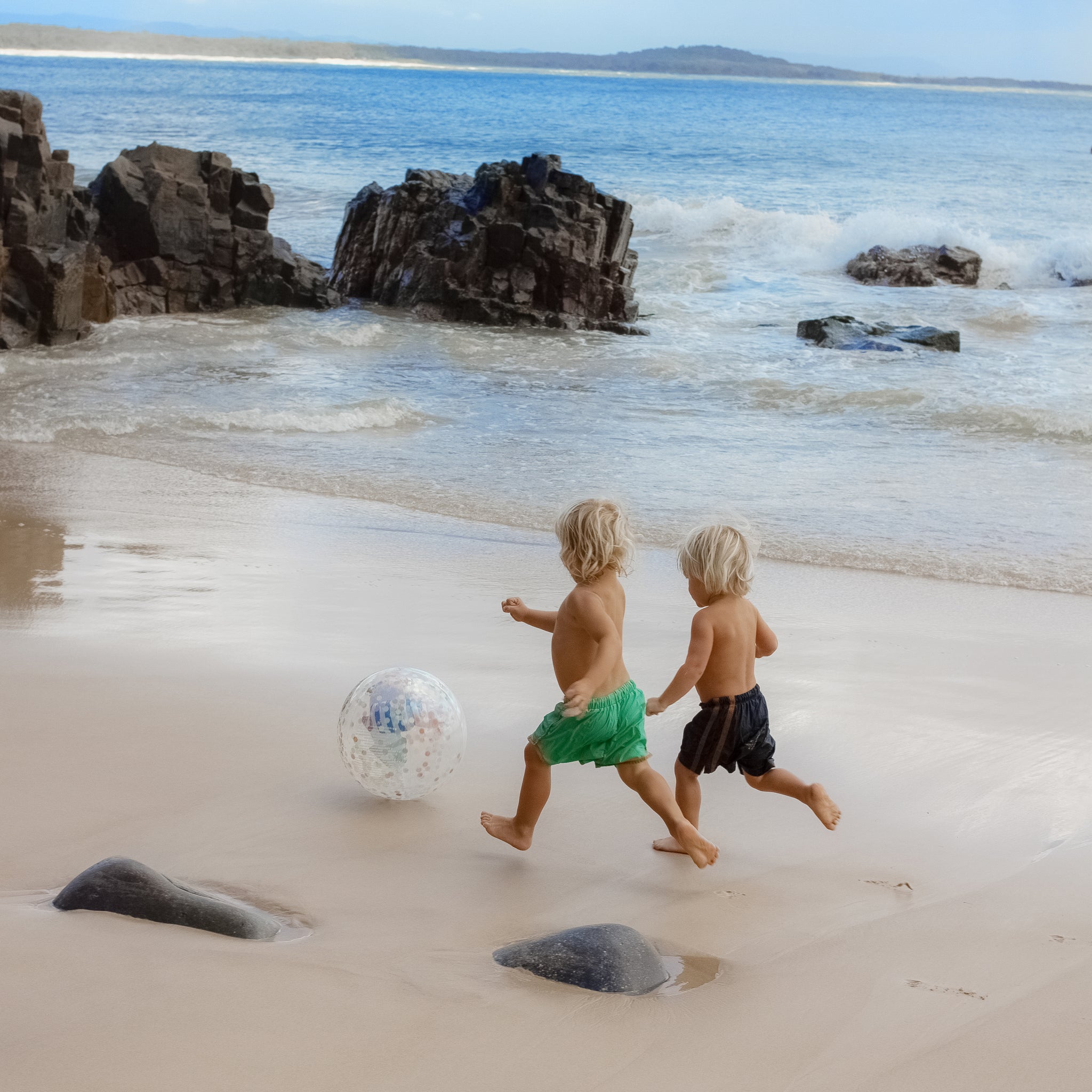 SUNNYLiFE 3D Inflatable Beach Ball Sid The Seagull Blue Stripe – Petit ...