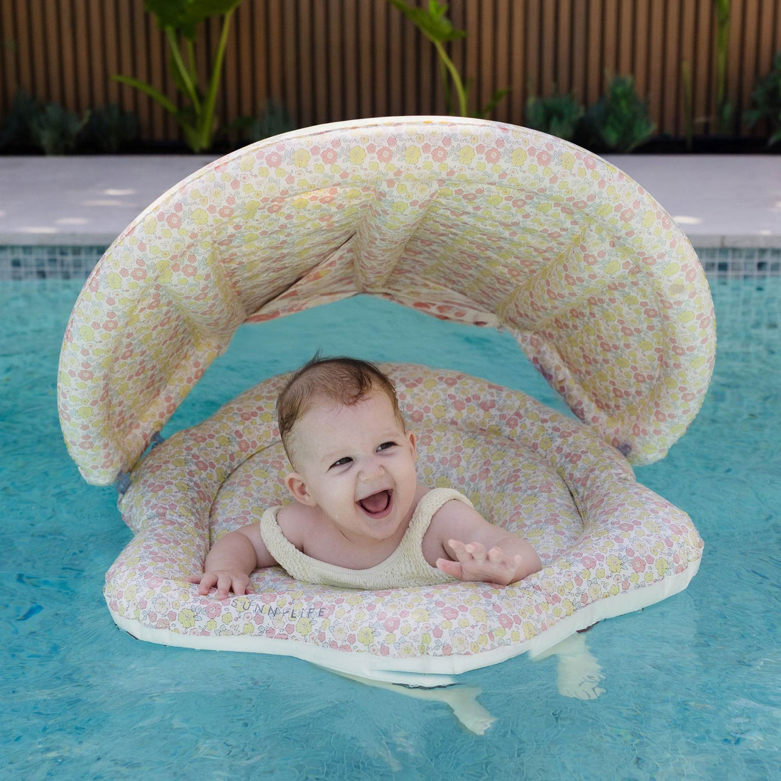 sunnylife-baby-float-into-the-garden-ditsy-floral-play-toy-sunl-s61bfgdf-09