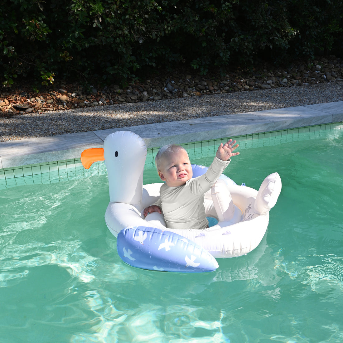 sunnylife-baby-float-sid-the-seagull-blue-sunl-s51bfblu