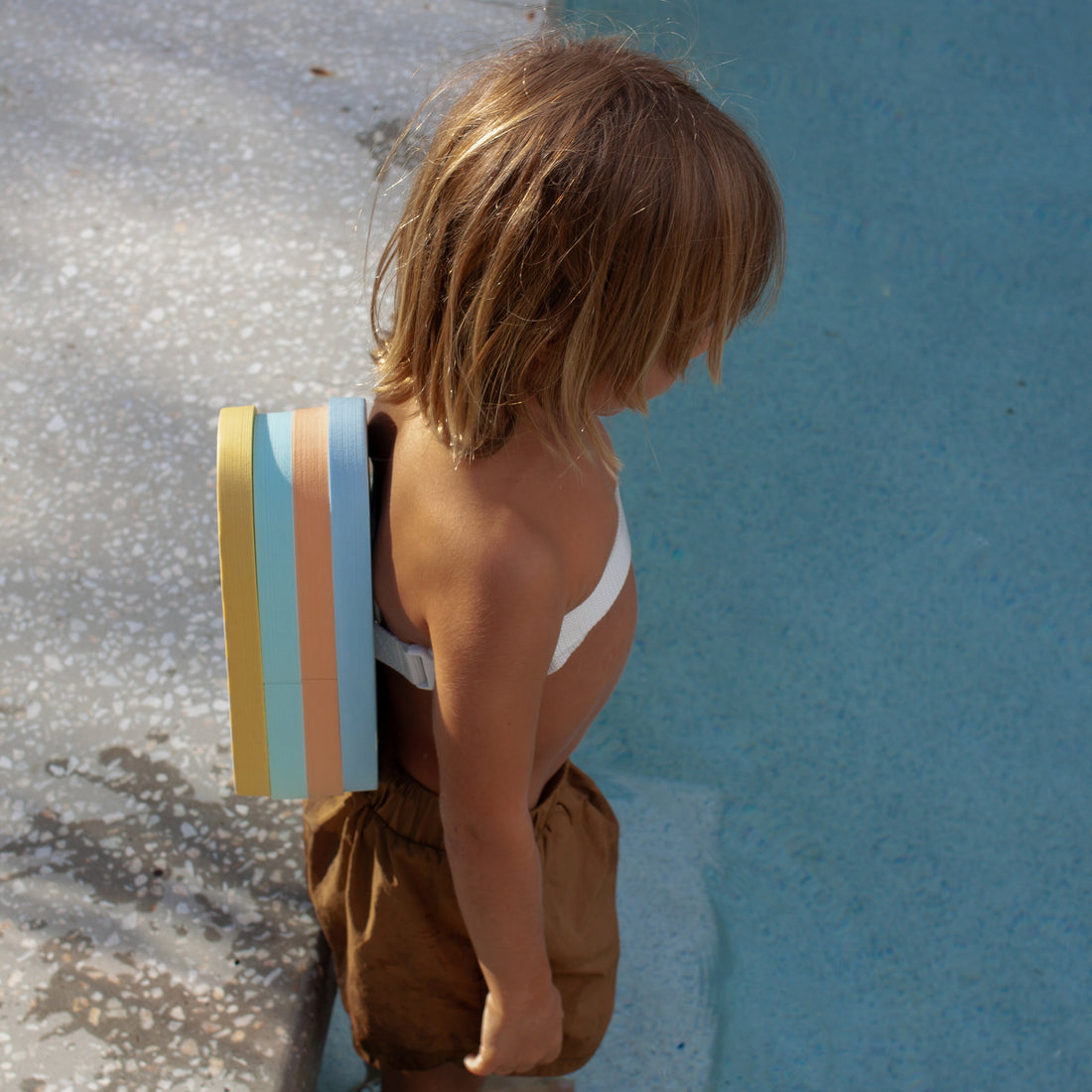 sunnylife-bubble-back-float-sid-the-seagull-mustard-stripe-sunl-s51bbfms