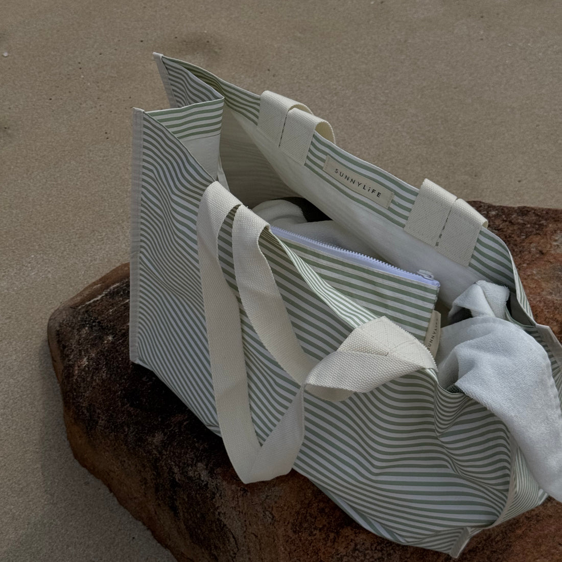 sunnylife-carryall-beach-bag-la-palma-sage-stipe-sunl-s51cargr