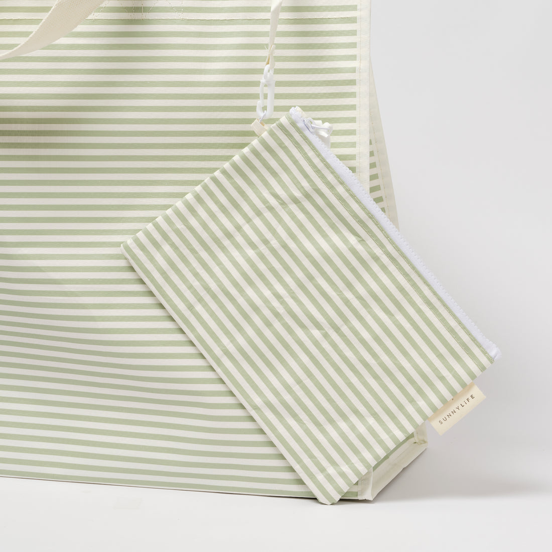 sunnylife-carryall-beach-bag-la-palma-sage-stipe-sunl-s51cargr