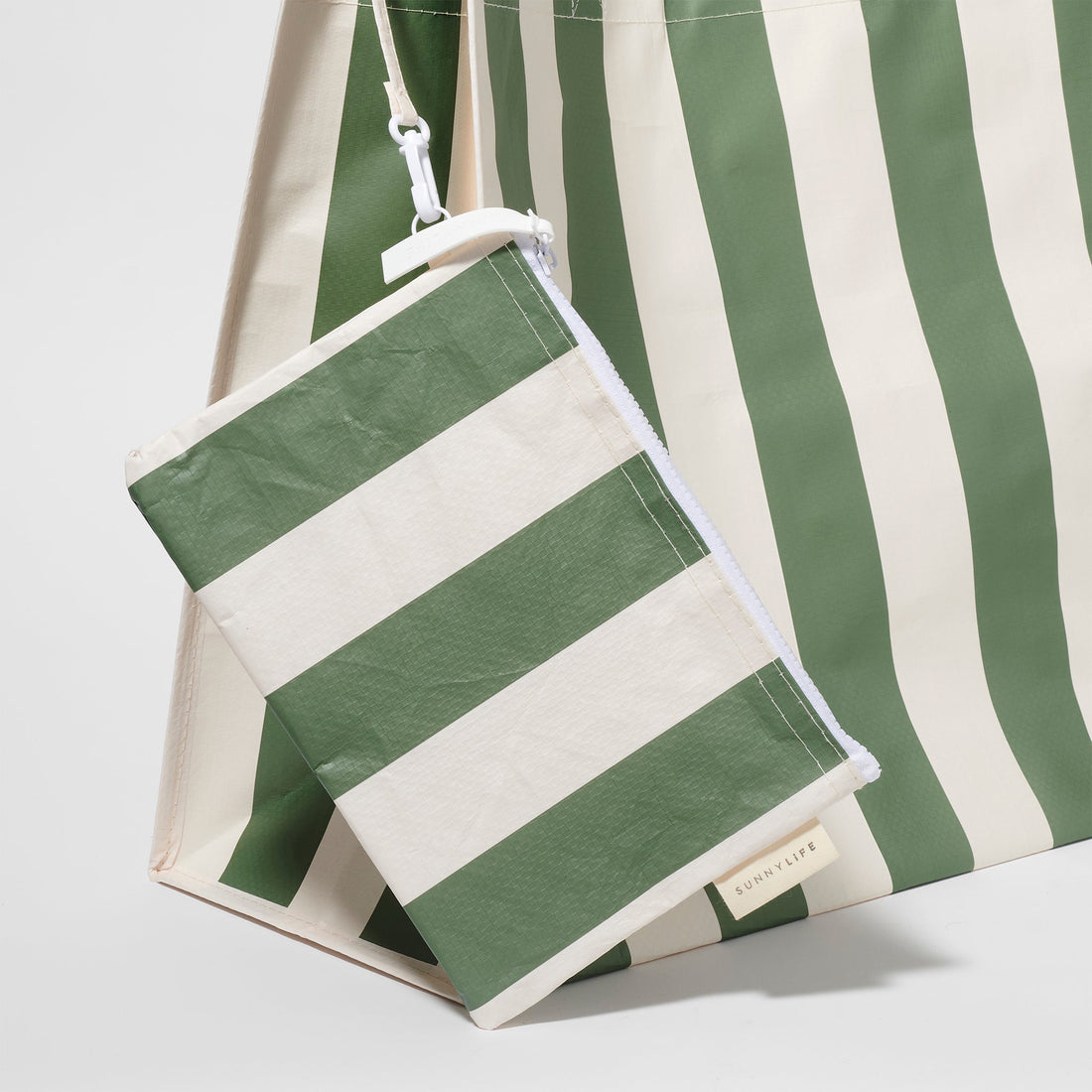 sunnylife-carryall-beach-bag-the-vacay-olive-stripe-sunl-s41bboli