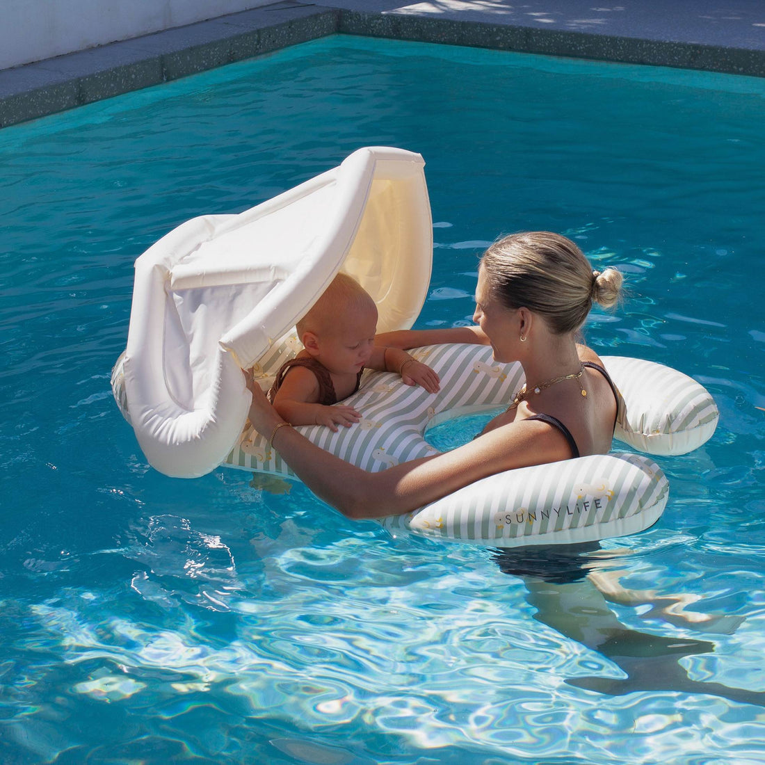sunnylife-float-together-baby-seat-duck-sage-stripe-play-toy-sunl-s51fbsds-06