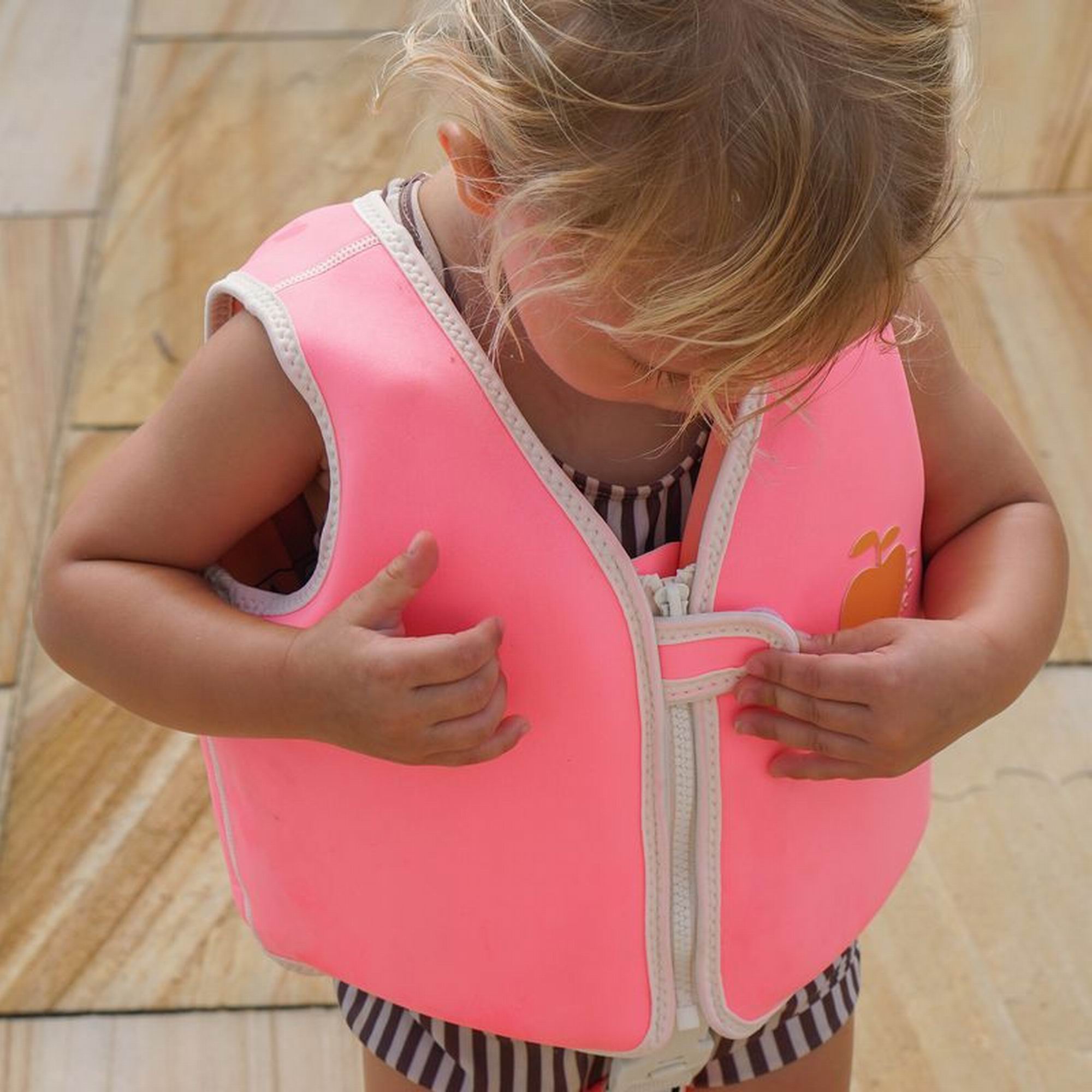 sunnylife-float-vest-poppy-the-peach-neon-pink-1-2y-play-toy-sunl-s61fvpnp-08