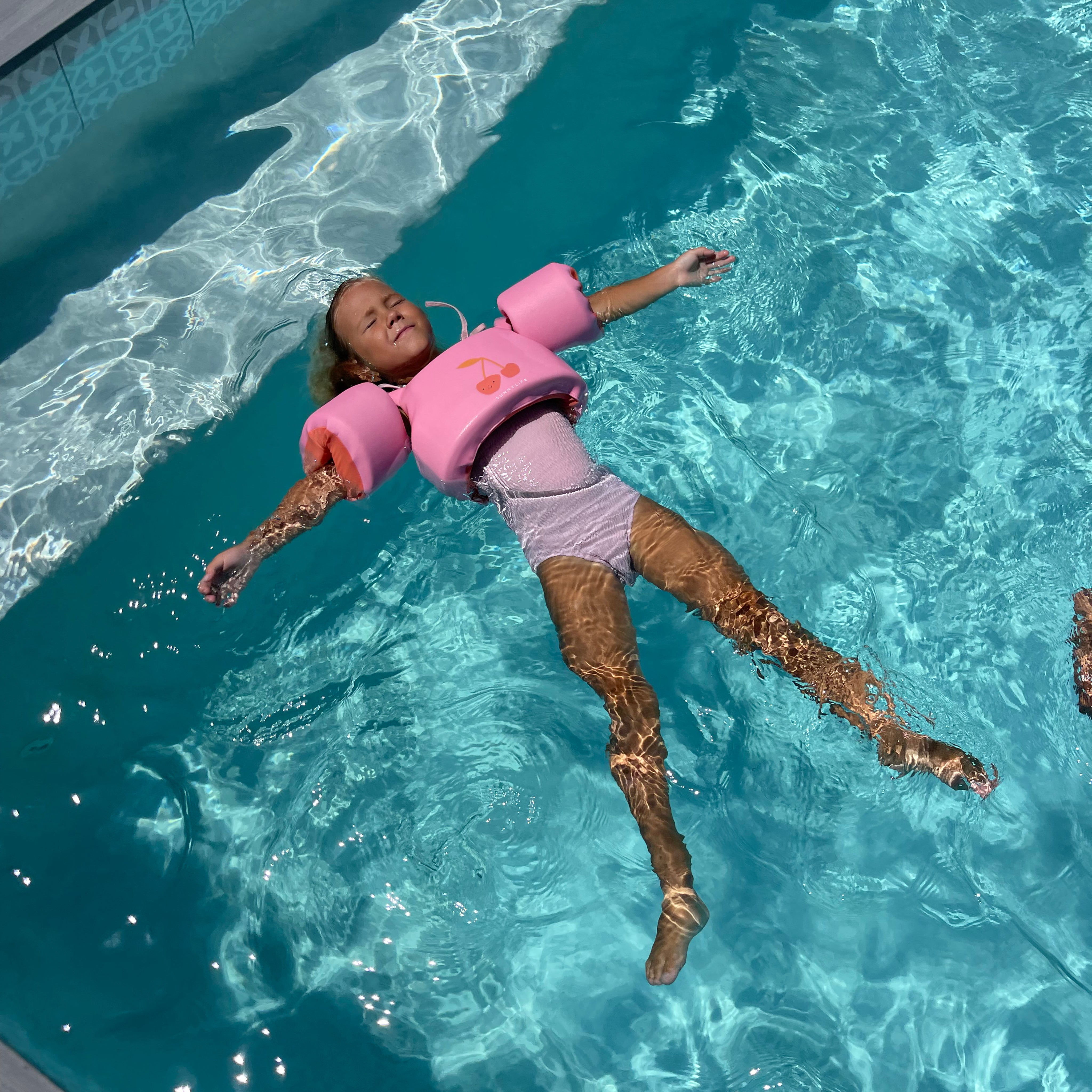 sunnylife-floatie-jacket-cotton-candy-cherry-sunl-s51pjpk4