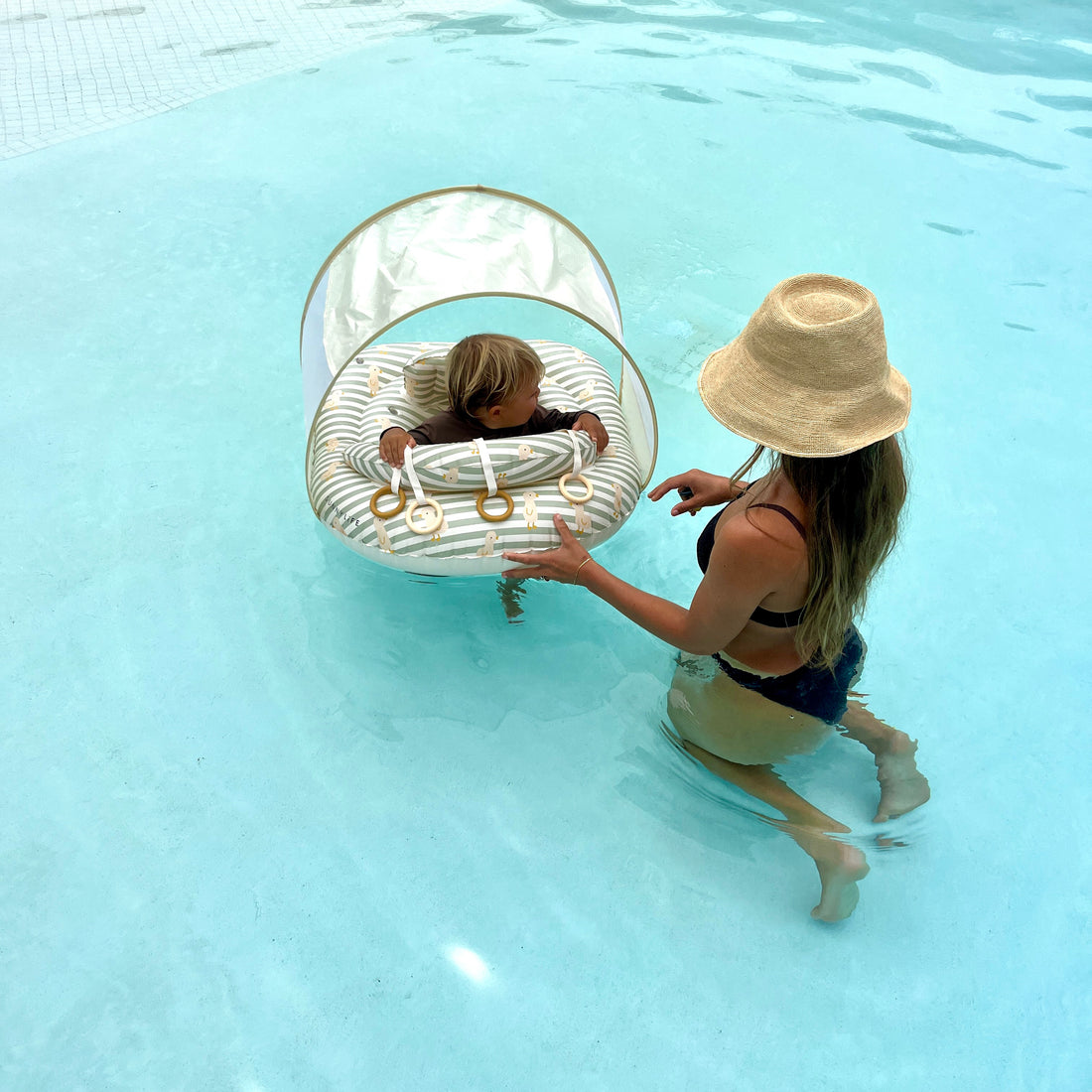 sunnylife-interactive-baby-float-duck-sage-stripe-sunl-s51ibfgr