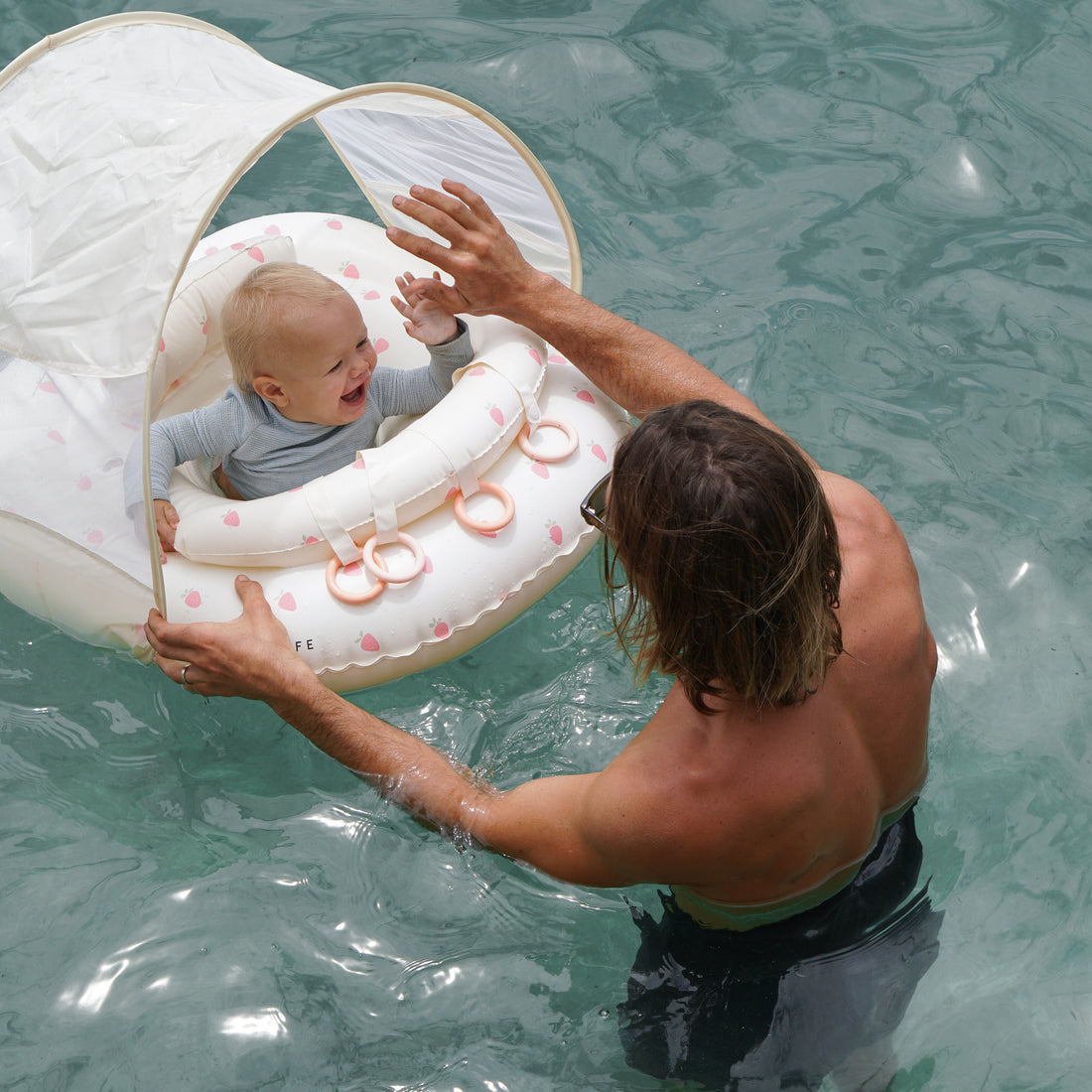 sunnylife-interactive-baby-float-strawberry-sunshine-pink-sunl-s51ibfpk