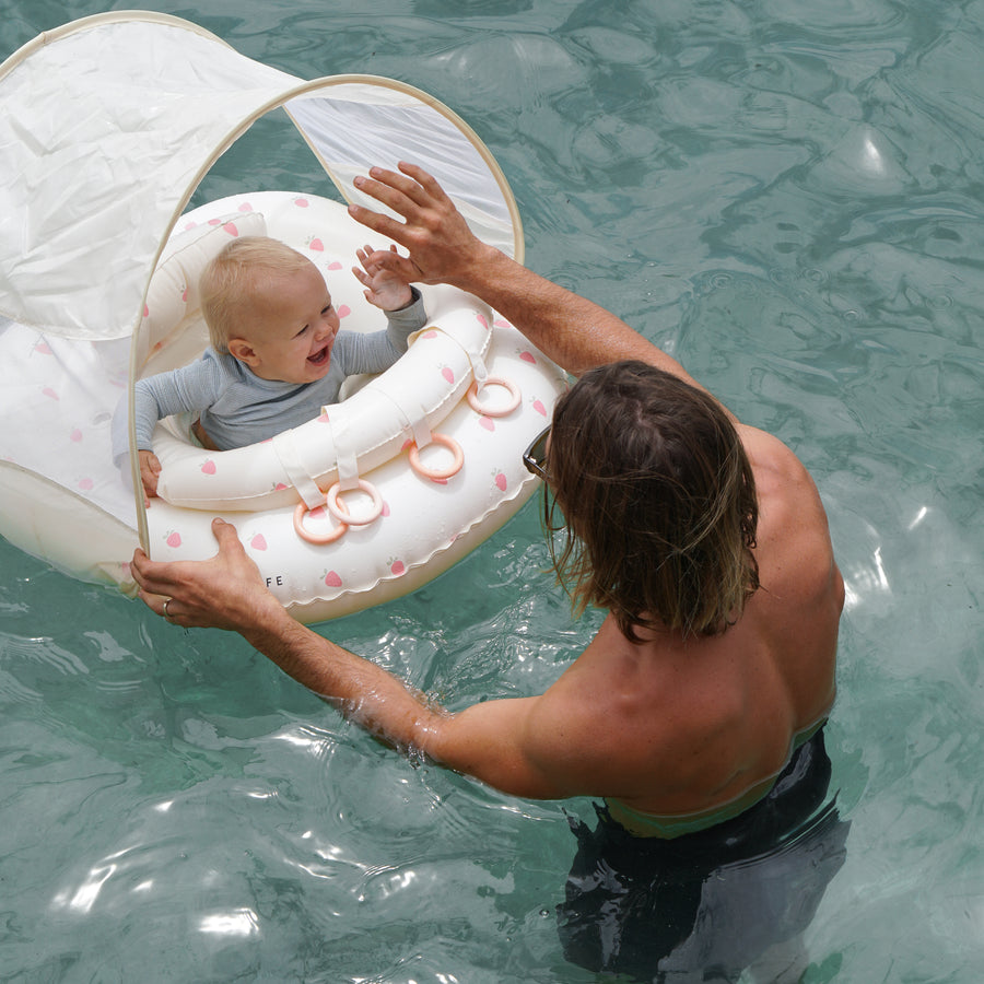 sunnylife-interactive-baby-float-strawberry-sunshine-pink-sunl-s51ibfpk