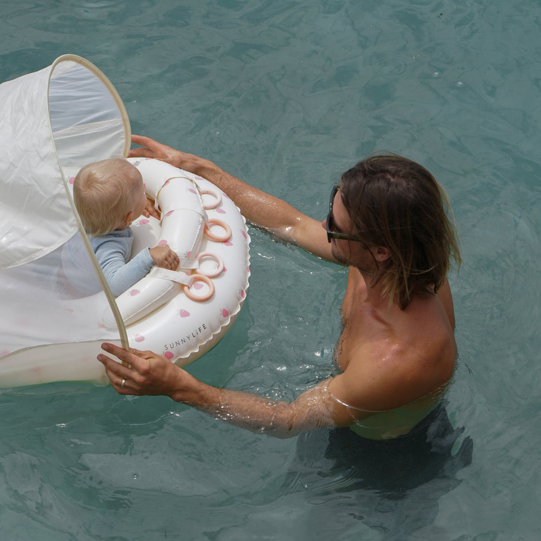 sunnylife-interactive-baby-float-strawberry-sunshine-pink-sunl-s51ibfpk