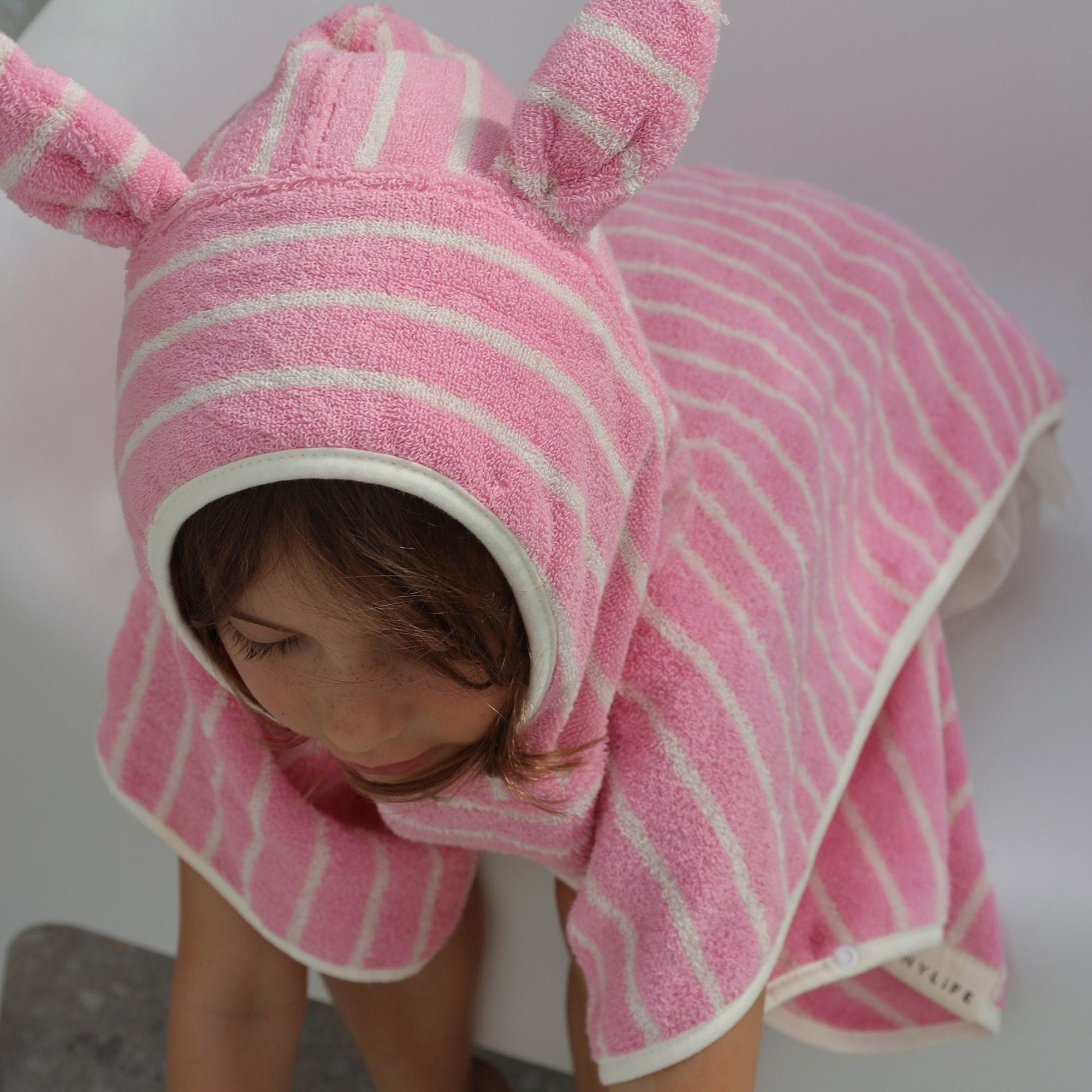 sunnylife-kids-character-hooded-towel-cotton-candy-pink-stripe-home-decor-clothing-wear-fashion-accessories-sunl-s51khtpk-05