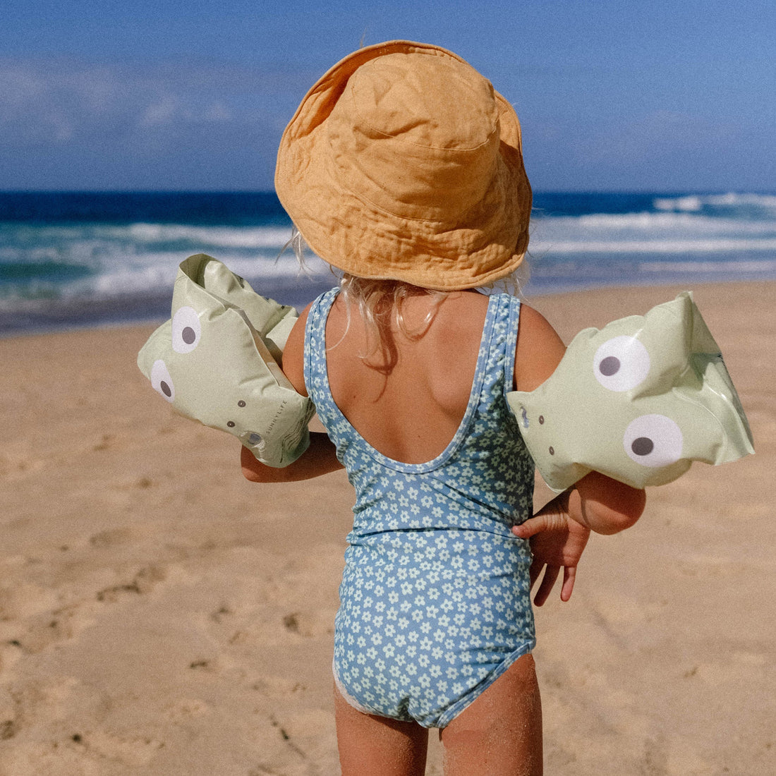 sunnylife-kids-inflatable-arm-bands-cookie-the-croc-light-khaki-sunl-s41fbcrc