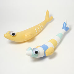 sunnylife-kids-inflatable-noodle-finn-the-fish-multi-set-of-2-sunl-s51knmul