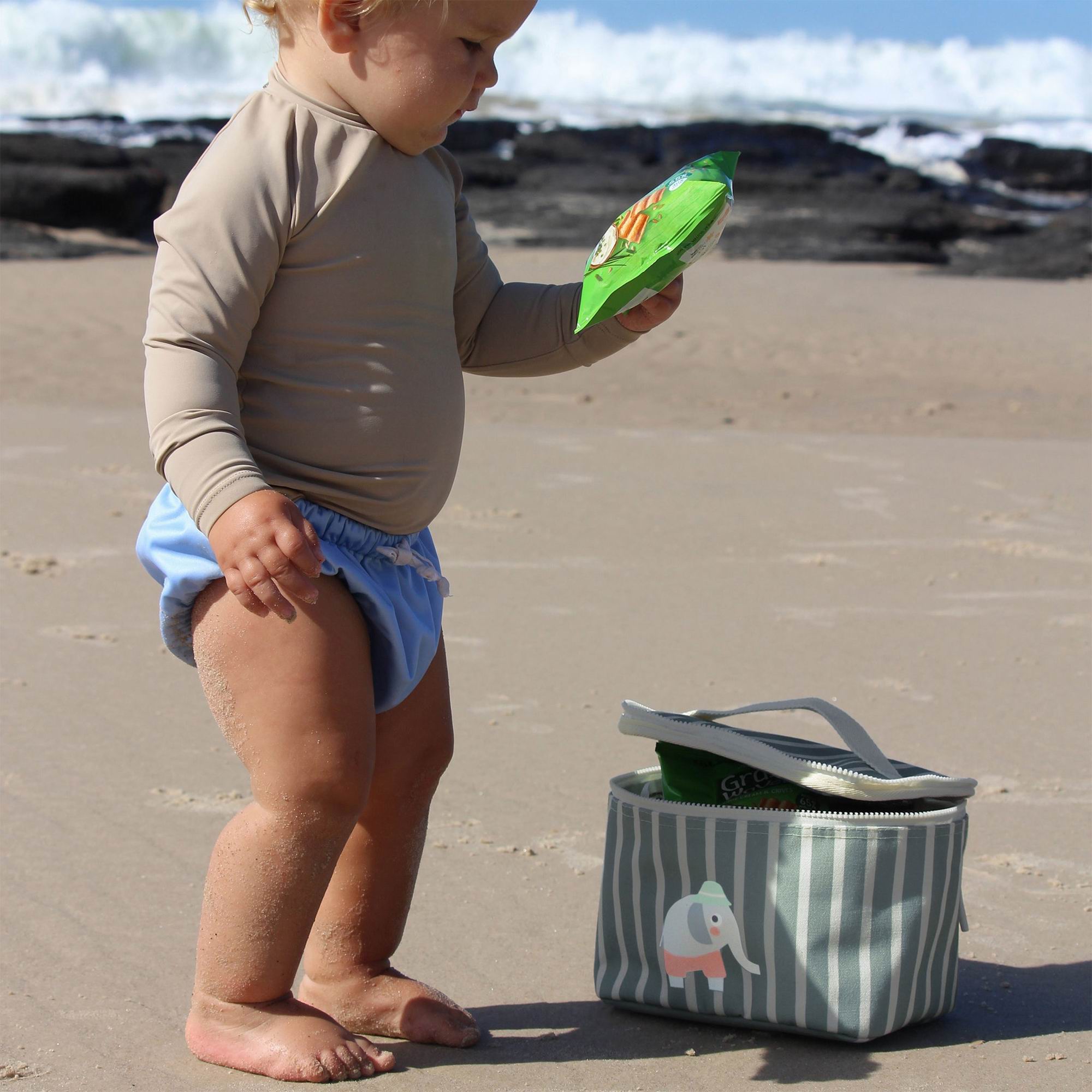 sunnylife-kids-lunch-bag-eli-the-elephant-green-stripe-kitchen-sunl-s61klbeg-07