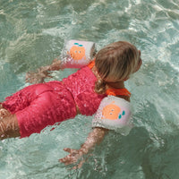 sunnylife-kids-neoprene-arm-bands-poppy-the-peach-pink-stripe-play-toy-sunl-s61knabp-07