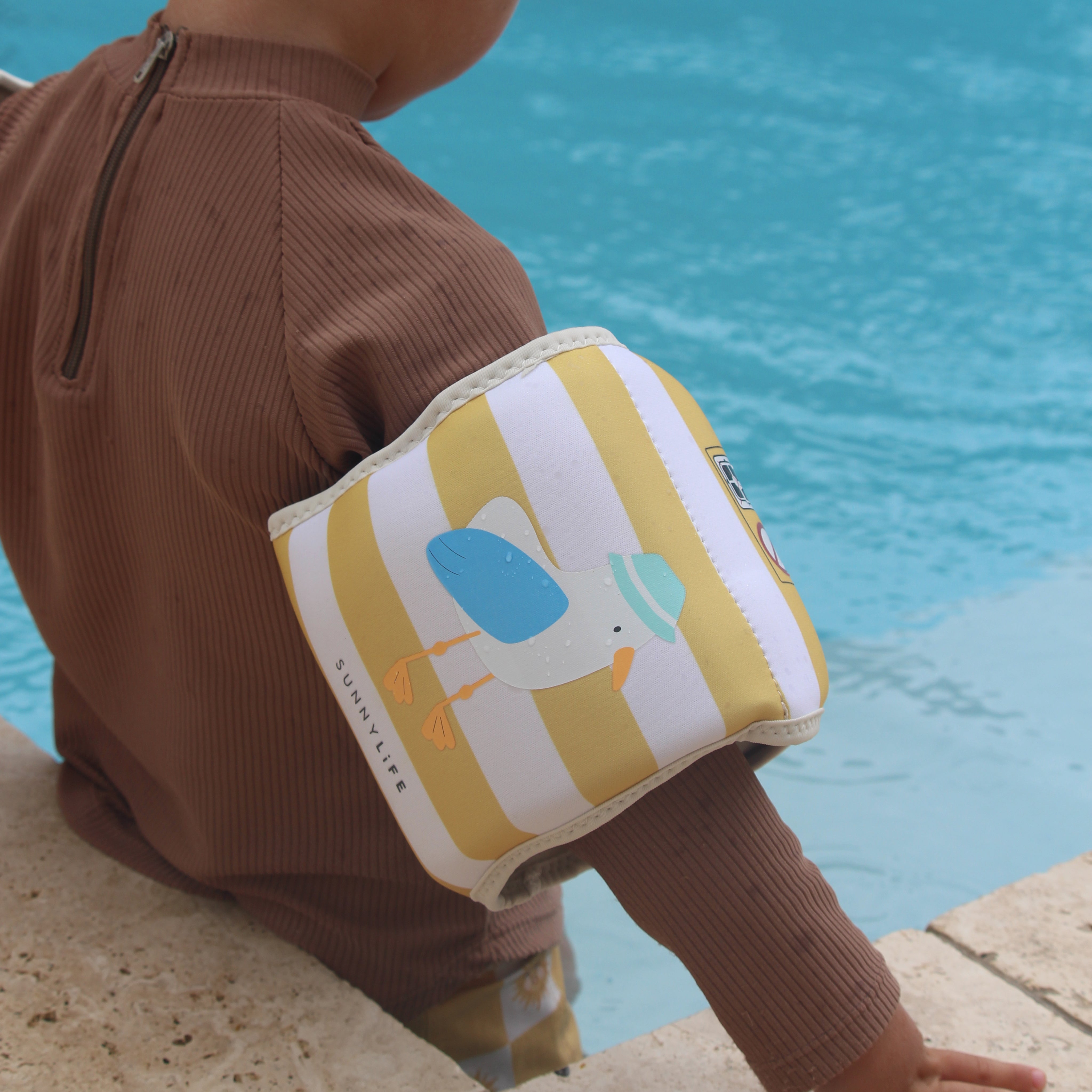 sunnylife-kids-neoprene-arm-bands-sid-the-seagull-mustard-stripe-sunl-s51nabms