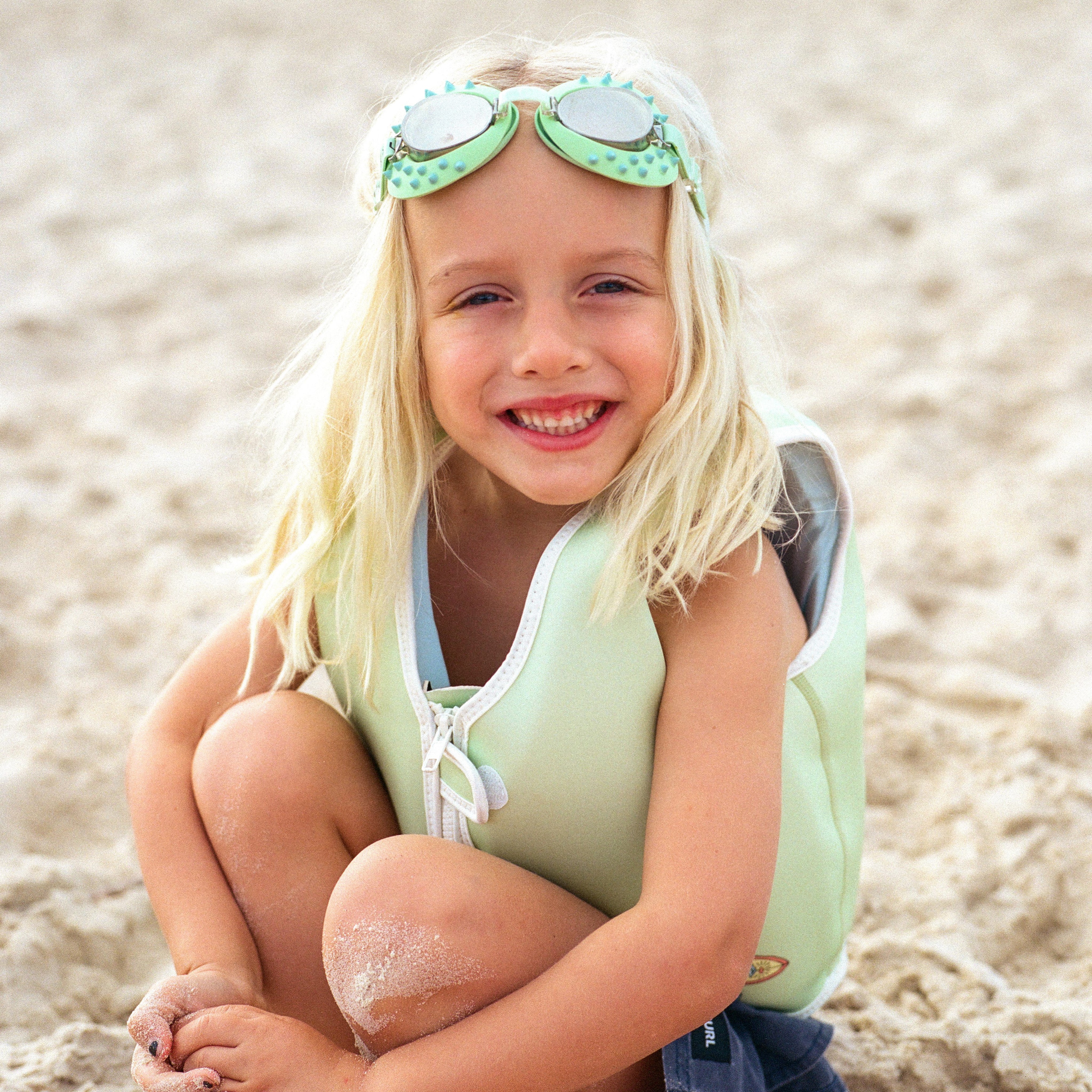 sunnylife-kids-swim-goggles-shred-turtle-aqua-sunl-rcgogsta