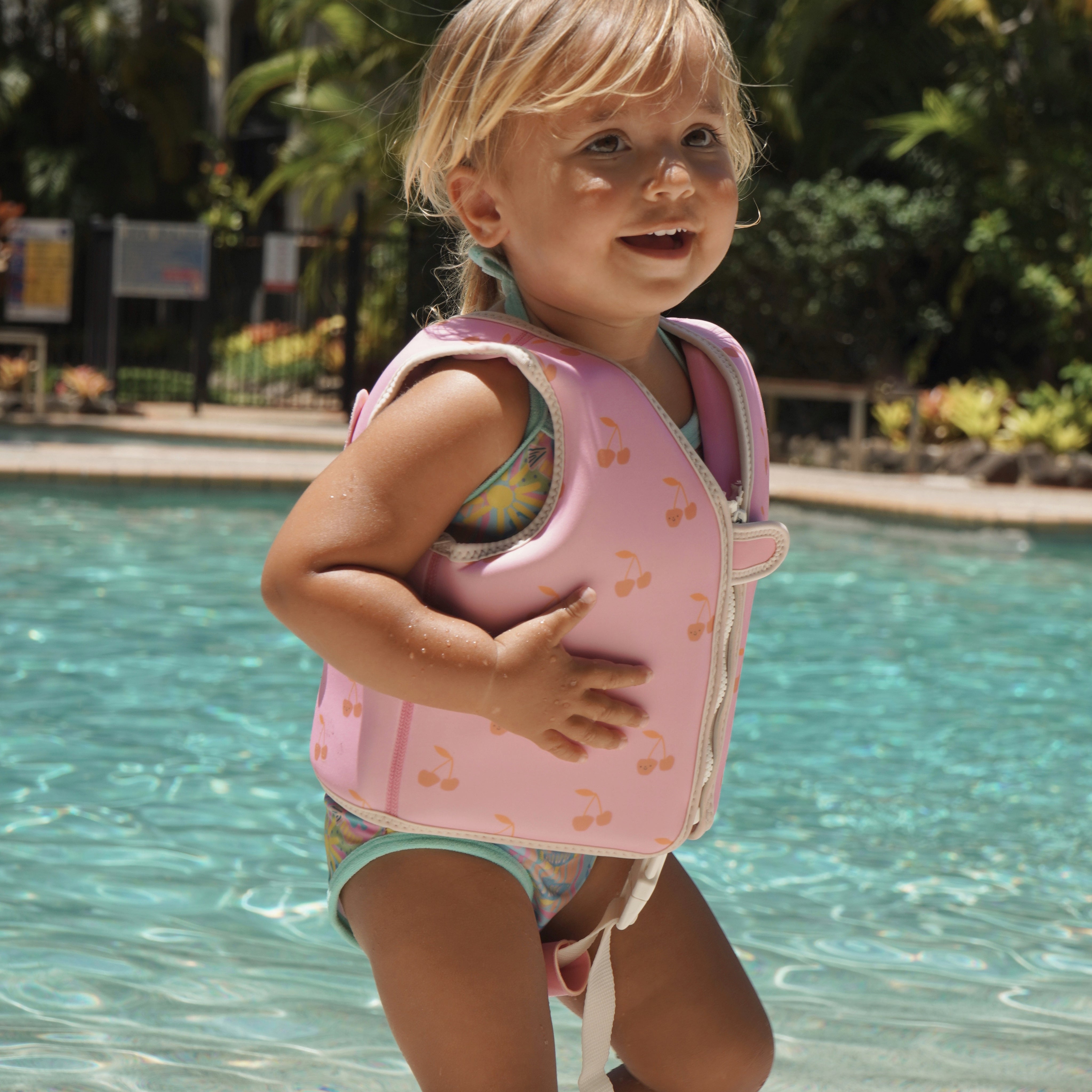 sunnylife-kids-swim-vest-cotton-candy-cherry-sunl-s51vvpk1