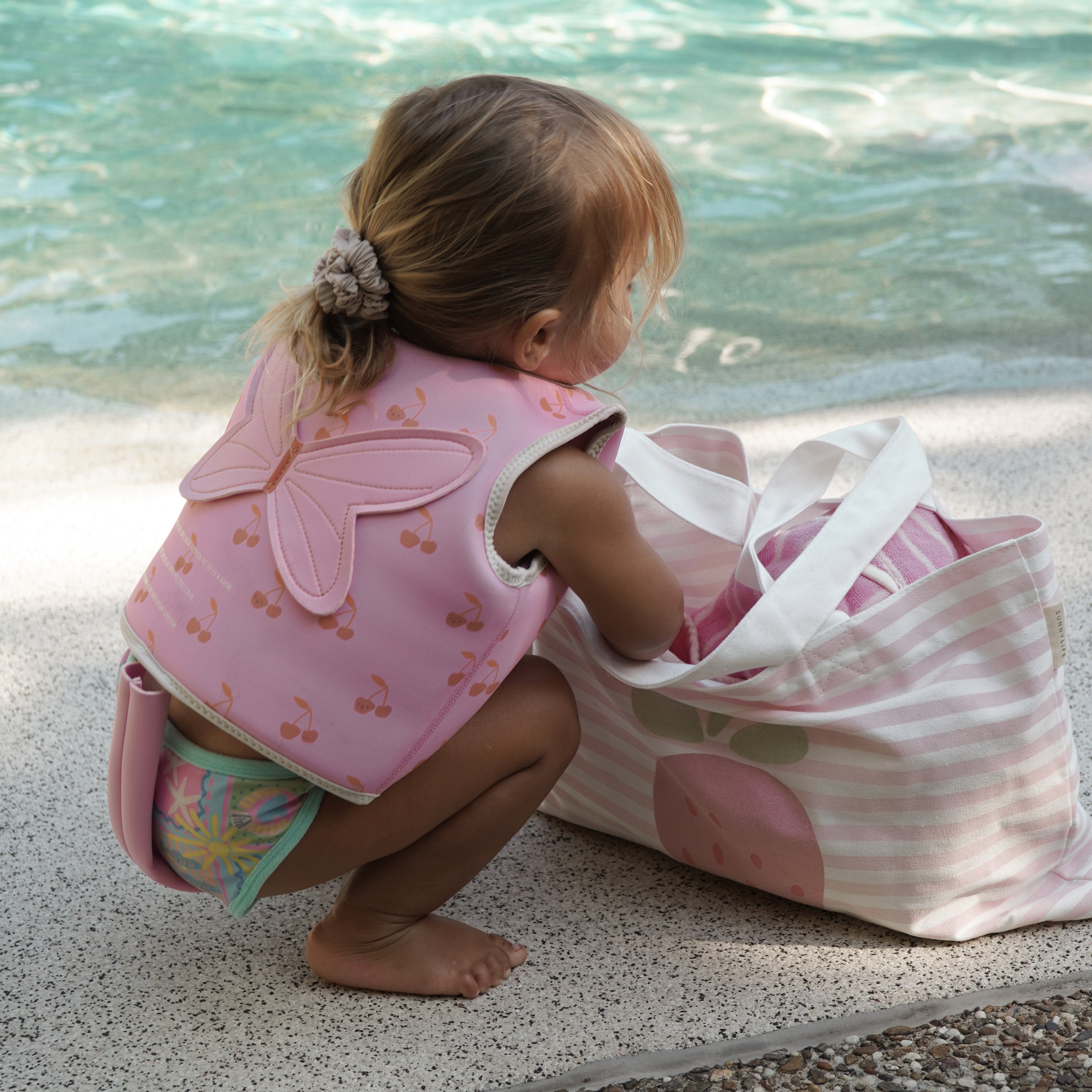 sunnylife-kids-swim-vest-cotton-candy-cherry-sunl-s51vvpk1