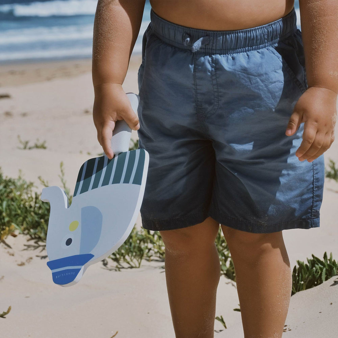 sunnylife-kids-velcro-beach-bats-eli-the-elephant-multi-play-toy-sunl-s61kvbbe-06
