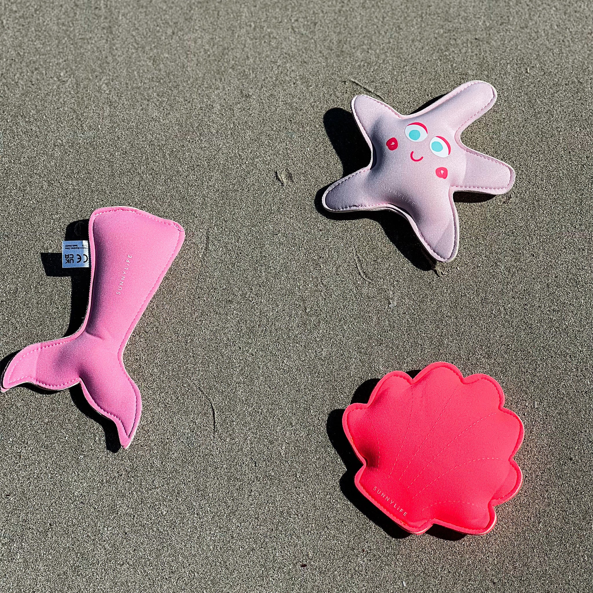 sunnylife-melody-the-mermaid-dive-buddies-neon-strawberry-set-of-3-sunl-scdivstr