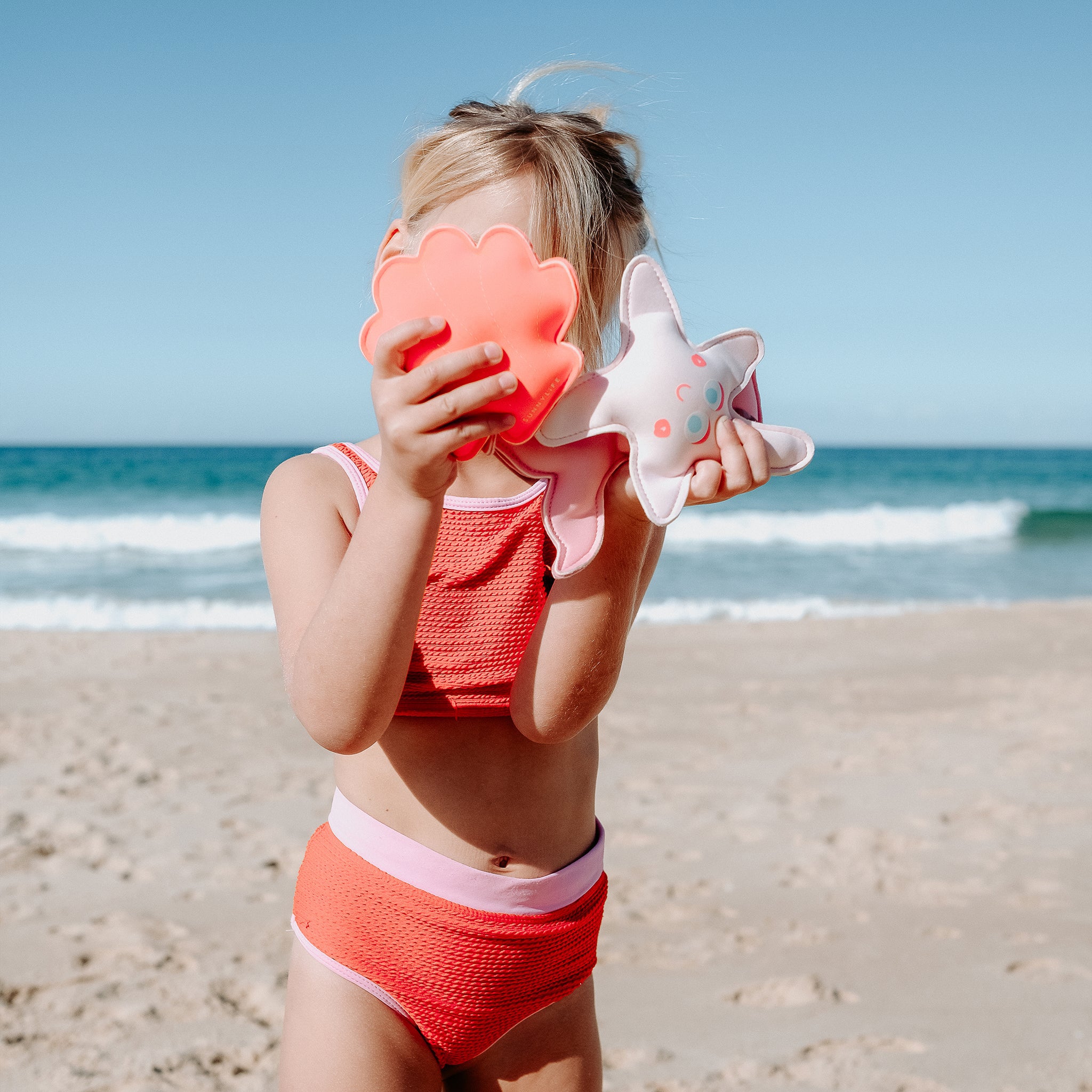 sunnylife-melody-the-mermaid-dive-buddies-neon-strawberry-set-of-3-sunl-scdivstr