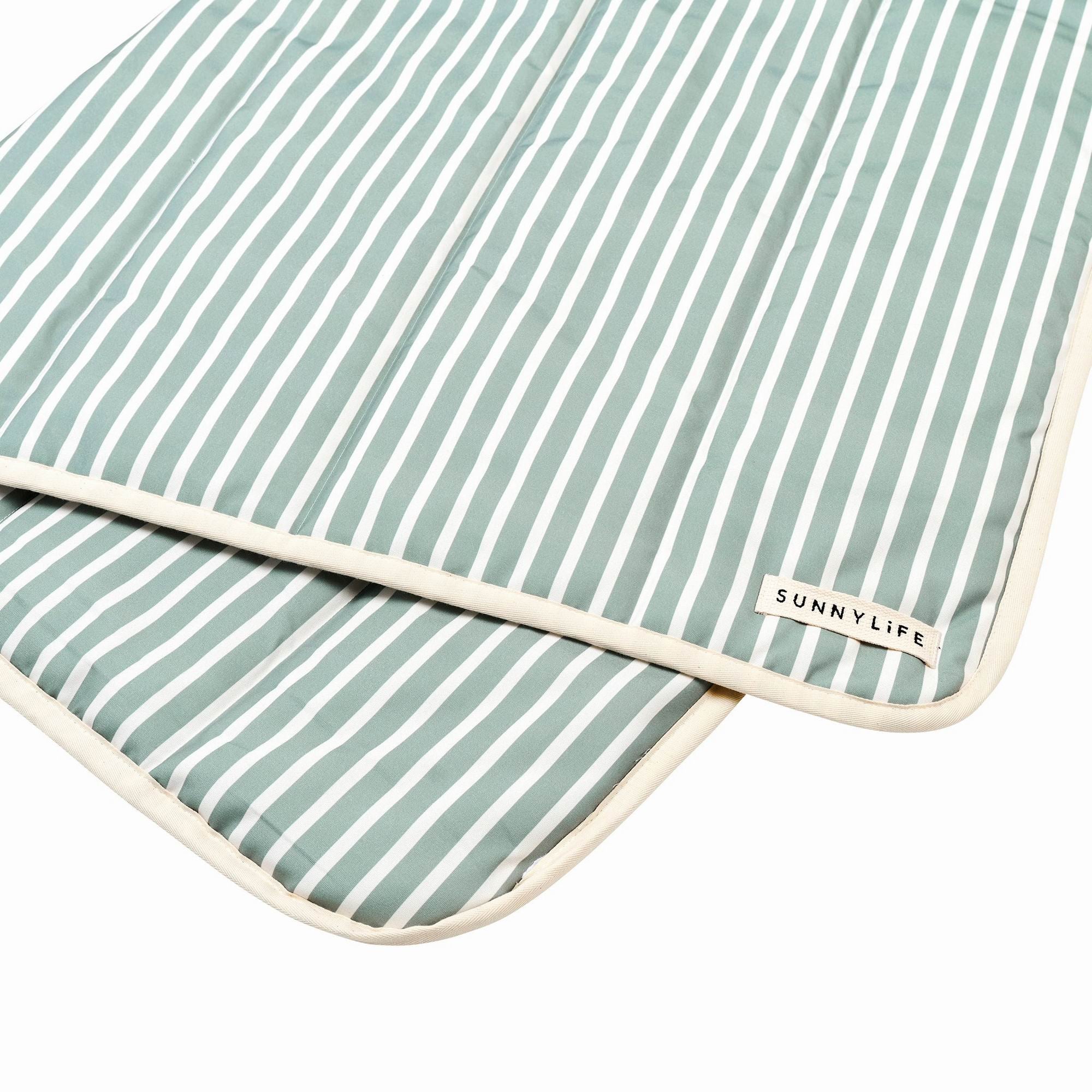 sunnylife-picnic-mat-seagrass-stripe-play-toy-home-decor-sunl-s61bbsea-02