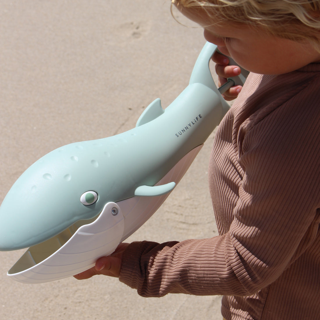 sunnylife-sand-claws-whale-green0sunl-s51sclbl