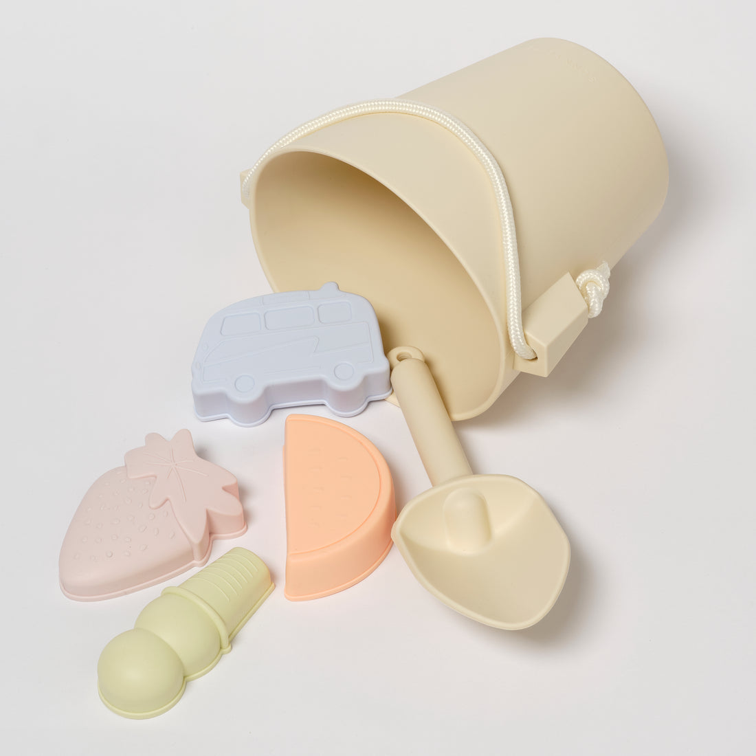 sunnylife-silicone-bucket-&-spade-set-apple-sorbet-multi-sunl-s51ssbml